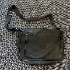 Messenger bag - crate & barrel - grey/blue leather bag